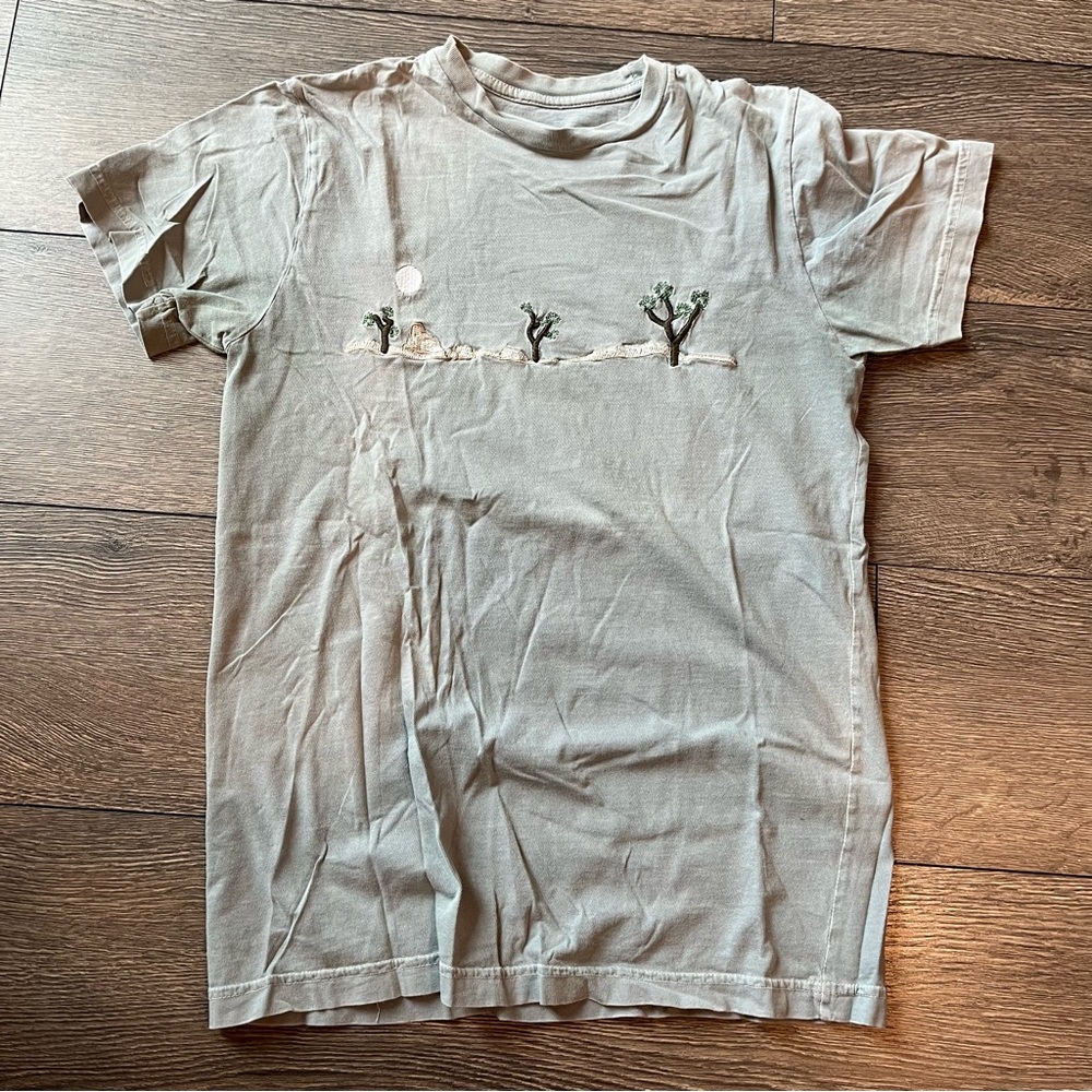 Vintage Embroidered Green Joshua Tree Tee (No tag, fits like a Small)